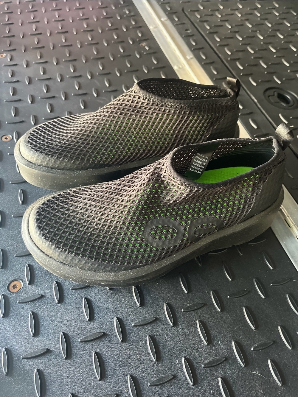 OOFOS Women's Slip-On Mesh Ankle Booties - Black with Green